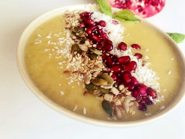 mango smoothie bowl