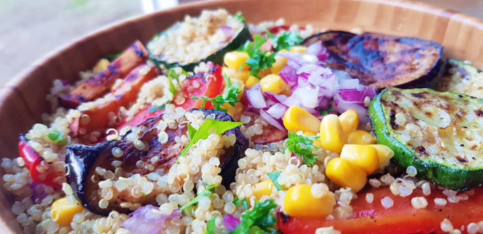 Gegrilde groente quinoa salade