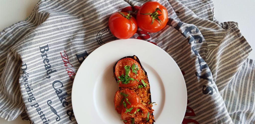 Geroosterde aubergine met tomaten en quinoa