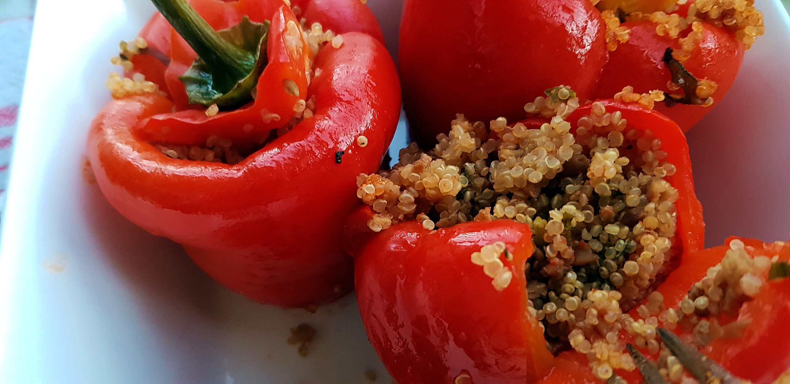 Gevulde rode paprika met quinoa - strongbody.nl